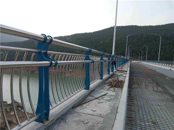 黑龙江不锈钢桥梁护栏的特点及其在桥梁安全中的重要作用