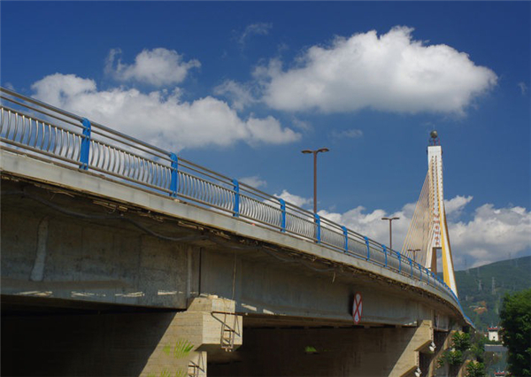 黑龙江304不锈钢桥梁护栏：安全、耐用与美观的完美结合