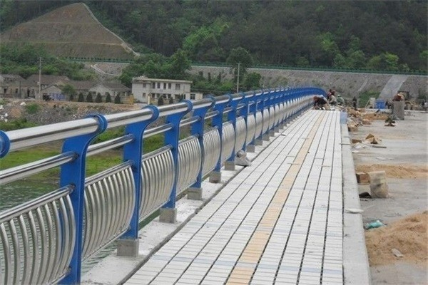 黑龙江不锈钢桥梁灯光护栏